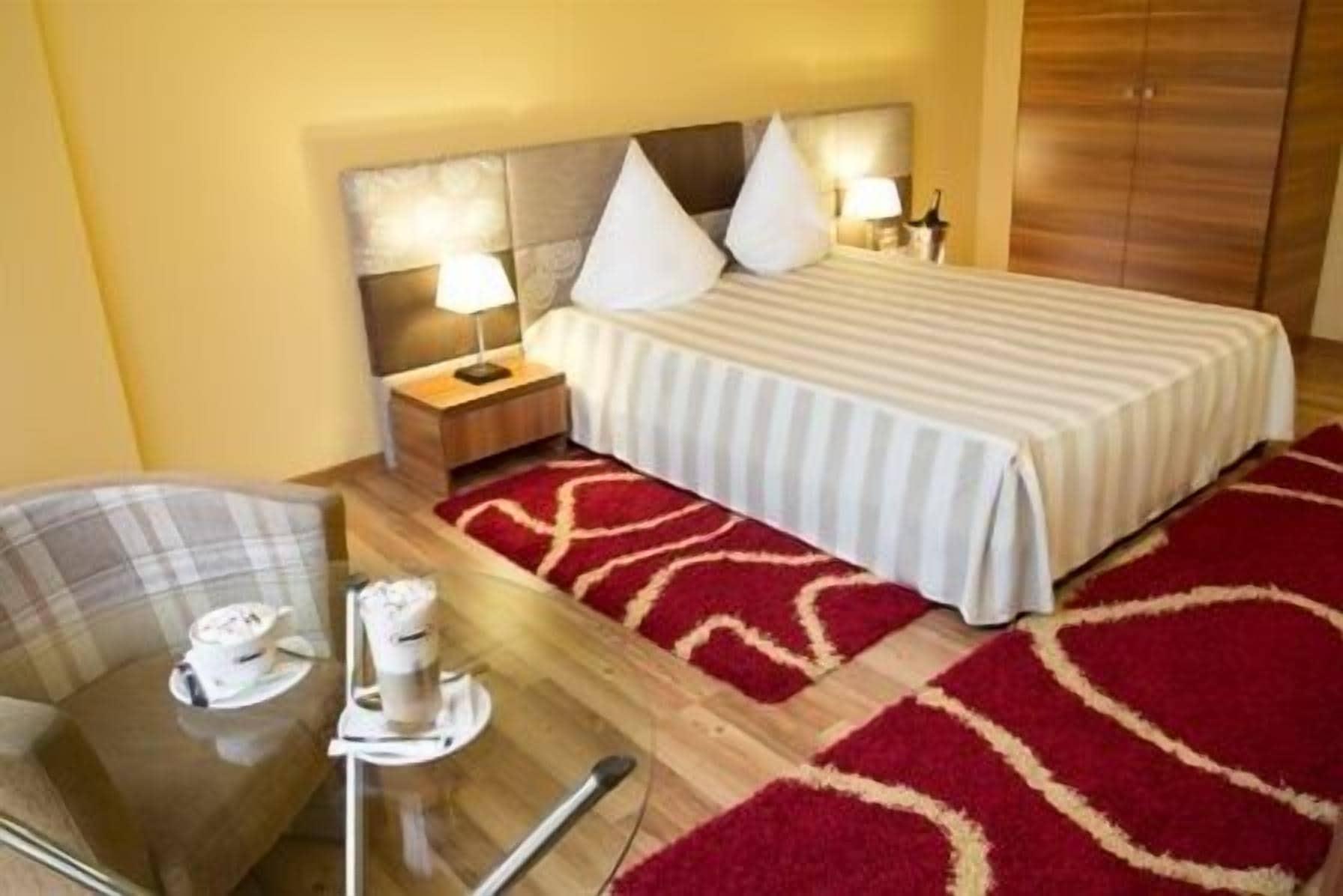 Hotel Perla Тімішоара Екстер'єр фото