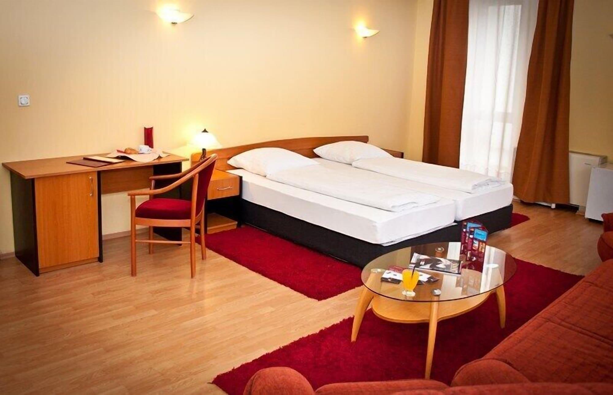 Hotel Perla Тімішоара Екстер'єр фото