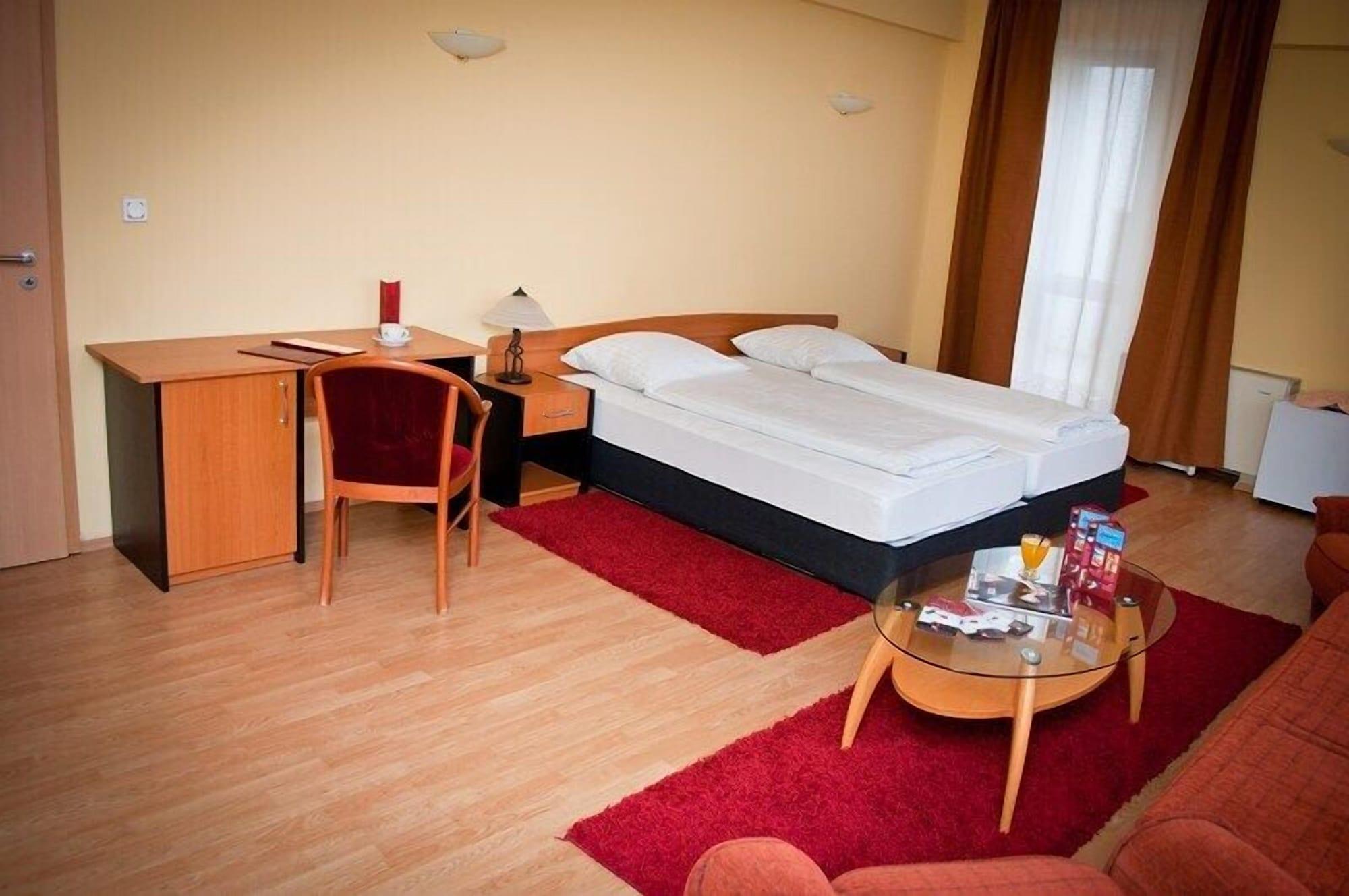 Hotel Perla Тімішоара Екстер'єр фото
