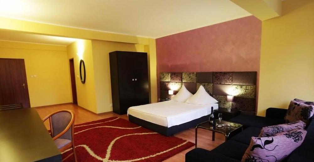 Hotel Perla Тімішоара Екстер'єр фото