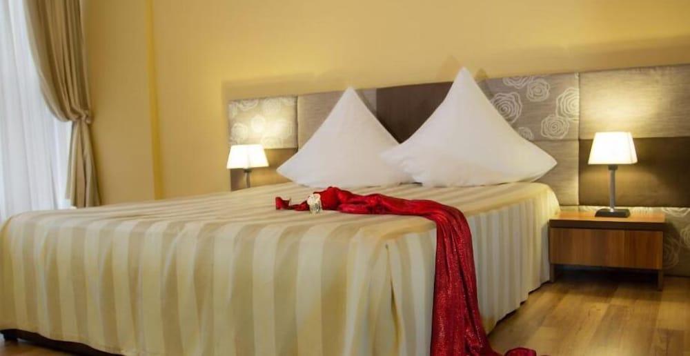 Hotel Perla Тімішоара Екстер'єр фото