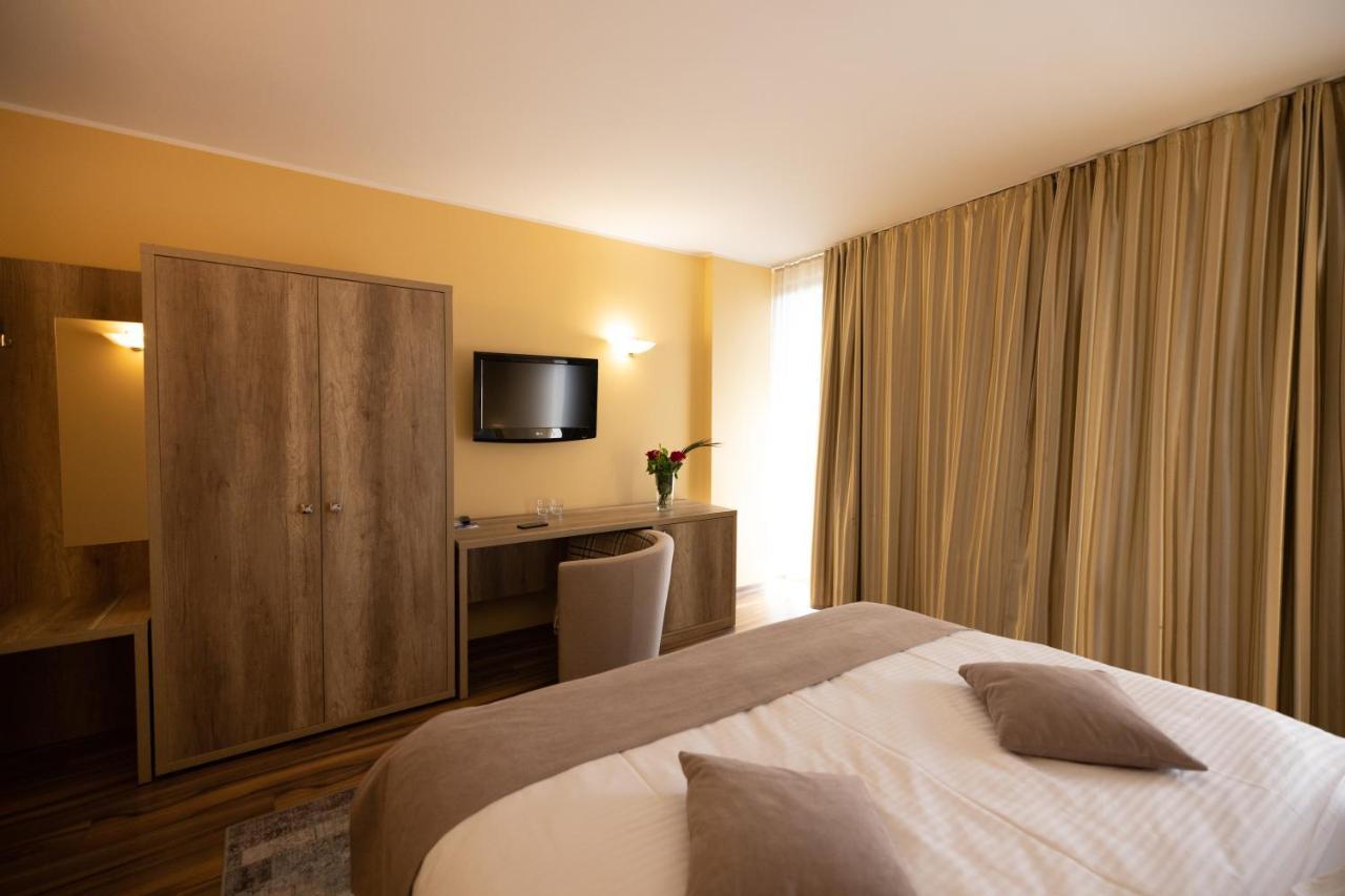 Hotel Perla Тімішоара Екстер'єр фото