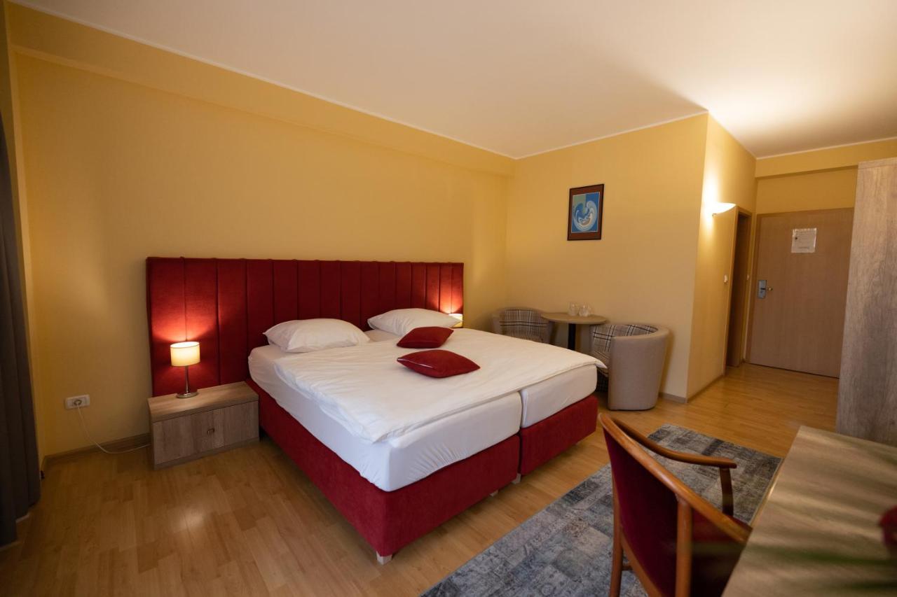 Hotel Perla Тімішоара Екстер'єр фото