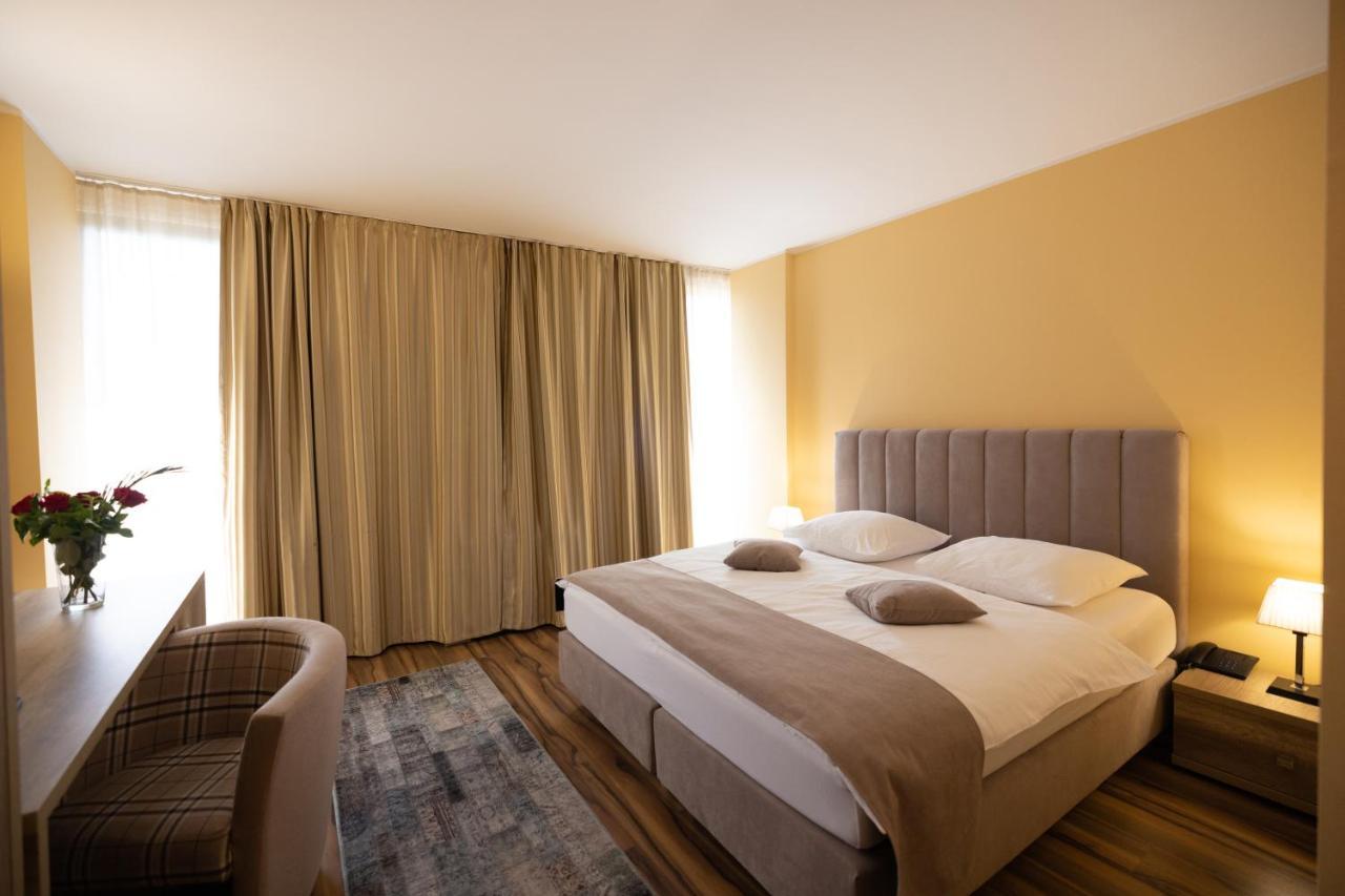 Hotel Perla Тімішоара Екстер'єр фото