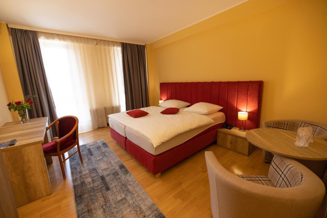 Hotel Perla Тімішоара Екстер'єр фото