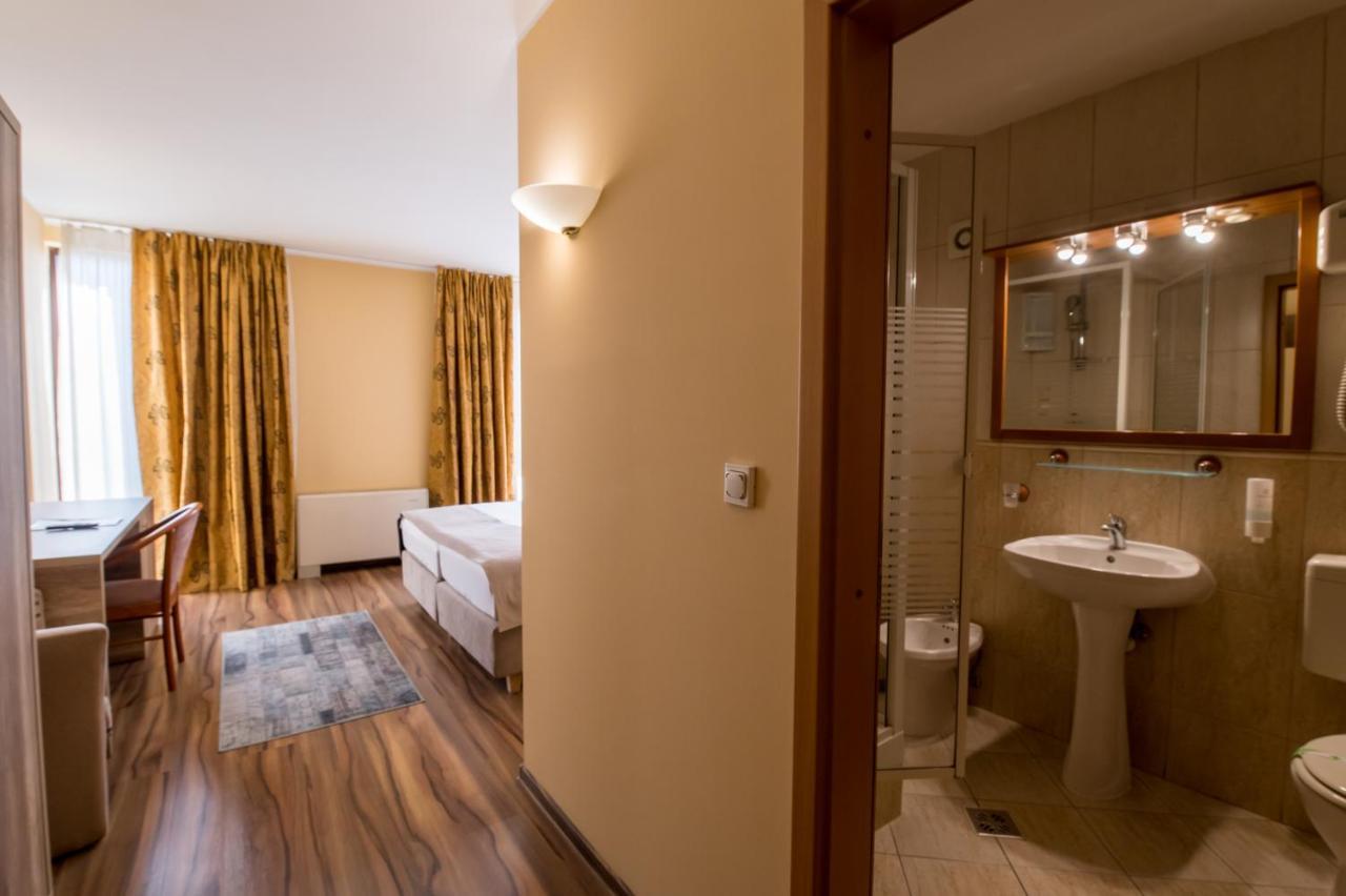 Hotel Perla Тімішоара Екстер'єр фото